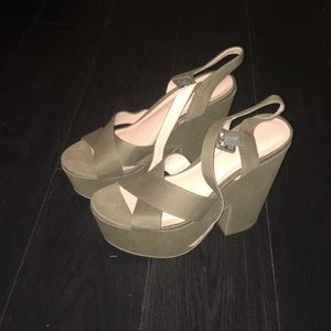4” heels “wild diva lounge” army green color